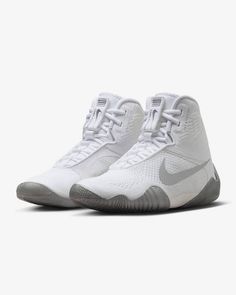 the nike zoom basketball shoe in white and grey