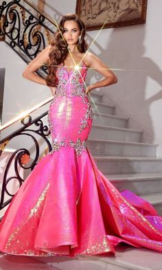 Long hot pink fitted mermaid strapless gown with heavy rhinestone embellishment. Fem Outfits, Princess Fantasy, Hot Pink Prom Dress, Bad Dresses, Portia And Scarlett, Long Formal Dress, Pink Prom Dress, Hugging Silhouette, Prom Designs