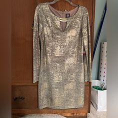 Nwt Vince Camuto Longsleeve Dress - Size 8 - Great Condition Metallic Long Sleeve Formal Dress, White Sheer Dress, Float Dress, Green Sweater Dress, Navy Blue Lace Dress, Orange Floral Dress, Cowl Neck Sweater Dress, Vince Camuto Dress, Bandage Dress Bodycon