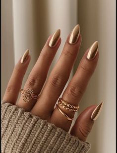 Bridesmaid Wedding Nails, Gel X Nails Round, Classy Chic Nails, 70 Nails, Gold Accent Nails, Chrome Nail Colors, Nails Art Ideas, Simple Fall Nails, Chrome Nails Designs