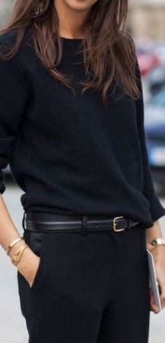 Minimalisticky Chic, Outfit Ideas Office, Outfit Nero, Classy Minimalist, Minimalist Moda, Outfit Elegantes, Black Cashmere Sweater, Minimalist Fashion Women, Moda Paris