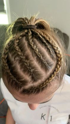 sports hair Hairstyles For Playing Sports, Basketball Hair Styles Braids Sports, Sport Hairstyles Braids, Sports Hairstyles Basketball, Girls Sports Hair, Braided Hairstyles Sports Workout Hair, Complicated Sports Hairstyles, Volleyball Braids, Hairstyles Sports