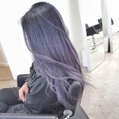 602 Me gusta, 4 comentarios - Fanola Professional USA (@fanola_usa) en Instagram: "Miju | @dearmiju @mijuvansalon . Using all @fanola_usa Oro colors. . ." Color Melt, Brunette Color, Pastel Hair, Purple Ombre