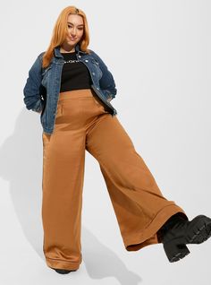 Wide Leg Satin High Rise Pant Wide Leg Pants Outfit Plus Size, Satin Pants Outfit, Modest Plus Size Fashion, Wide Leg Trousers Outfit, Plus Size Wide Leg Pants, Wide Leg Pants Plus Size, Wide Leg Pants Outfit, Plus Zise, Gender Fluid Fashion