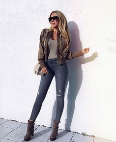 Pinterest Fashion, Interesting Stuff, Business Casual Outfits, Spring Summer Outfits, Drills, Green Leather, Outfits Casuales, Leather Jackets, Fashion Sense