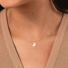 Hop into a world of whimsy with our Cute Bunny Head, available in the elegance of gold filled, the timeless appeal of sterling silver, or the romantic glow of rose gold filled. This delightful necklace captures the innocence and charm of bunnies, making them a perfect accessory for those who adore playful and adorable jewelry. 🐰✨ * We use the Highest Quality materials from the US and Italy. * Your purchase will come packaged and ready for gift giving! M A K E S * A * P E R F E C T * G I F T : ) Whimsical Bunny, Easter Necklace, Rabbit Necklace, Rabbit Jewelry, Initial Disc Necklace, Bunny Necklace, Engraved Bar Necklace, Bunny Head, Animal Necklace