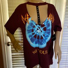 Forever 21 Band Def Leppard 1992 Tour Cut-Out Front Tee T-Shirt It Is New With Tags Size Small Approximate Measurements: 21" Across From Underarm To Underarm, 9.25" Sleeve, And 27.5" Overall Length Caged Cutout Front With A Silver Grommet Trim Color Is Maroon With Blue Graphic Material Is 100% Cotton Smoke-Free Home Pc4-P014091 90s Crew Neck Festival Tops, 90s Crew Neck Tops For Festivals, 90s Style Crew Neck Festival Tops, 90s Style Festival Tops With Crew Neck, 90s Style Concert T-shirt, Red T-shirt For Summer Concert, 90s Short Sleeve Tops For Music Festival, 90s Style Short Sleeve Tops For Music Festival, 90s Short Sleeve Festival Tops