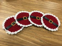 Crochet Christmas coasters are a fun and practical way to add a festive touch to your holiday table. These small but useful items can be shaped like snowflakes, Christmas trees, or ornaments, making them a perfect addition to your Christmas decor. They’re also a great project for beginners since they can be completed quickly and require only basic stitches. Crochet coasters make wonderful gifts or stocking stuffers, and they’re a simple way to bring some holiday spirit to your home. Plus, they help protect your furniture while adding a touch of holiday cheer. Christmas Granny Square, Granny Square Easy, Santa Coasters, Crochet Santa