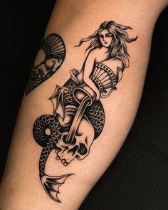 Sailor Jerry Tattoo For Women, Undine Tattoo, Old Tattoos Vintage, Trad Mermaid Tattoo, Mermaid Tattoo Traditional, Old School Mermaid Tattoo, American Traditional Mermaid Tattoo, Mermaid Traditional Tattoo, Traditional Pirate Tattoo