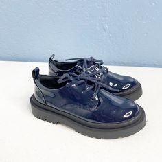 Zara Kids Size 12.5-13.5 Girls Navy Blue Shiny Patent Leather Lace Up Derby Shoes. Approx Age 6 Years. Never Worn See Sizing In Pictures. Super Cute, Perfect For Dressing Up Or A Preppy Look. 5 Girls, Preppy Look, Zara Kids, Zara Shoes, Derby Shoes, Leather Lace, Leather And Lace, Kids Shoes, Derby