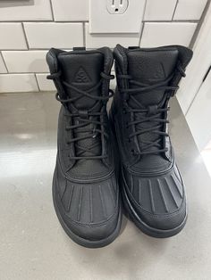 This is a brand new shoes without tag. 100% authentic i bought for my boy but it doesn't fit and she broke the box. Black Moc Toe Boots For Streetwear, Weatherproof High-top Boots For Streetwear, Weatherproof Low-top Boots For Streetwear, Weatherproof High-top Work Boots For Streetwear, My Boy, New Shoes, Black Boots, Shoe Boots, Size 6