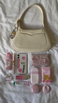 What’s In My Bag Aesthetic, Coquette Handbag, Aesthetic Purse, Everyday Bag Essentials, What's In My Purse, In My Purse, School Bag Essentials, Inside My Bag, Purse Essentials