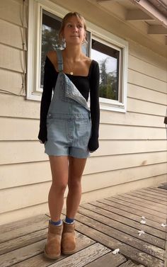 Style Inspiration For Short Women, Fall Outfits San Diego, Outfit Ideas With Overalls, Cool Barista Outfit, Overall Outfits Women, Summer Barista Outfit, Tennessee Vacation Outfits, Short Overalls Outfit Summer, Fall Outfits Hot Weather