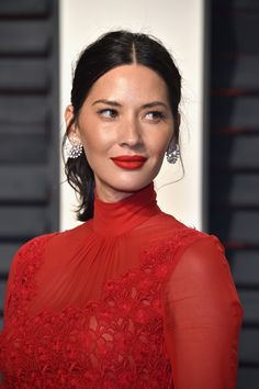 #OliviaMunn #VanityFair #Oscar #party #ponytail #hair #hairstyle #style #waves #celebrity #glam #glamsquad Parted Ponytail, Party Ponytail, Olivia Hair, Slicked Back Hairstyles, Olivia Munn Style, Hairstyles For Indian Wedding, Freida Pinto, Elegante Y Chic, Olivia Munn