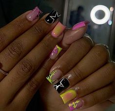 Short Airbrush Nail Designs, Nail Inspiration Black Women, Cool Nails Acrylic Art Designs, Short Duck Nails Design, Short Nail Designs Black Women, Simple Nail Sets, Nail Sets Acrylic, Short Nails Design Ideas 2024 Summer, Summer Nails Black Women