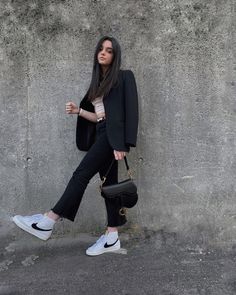 Tennis Bota Mujer Outfit, Outfits Nike Blazer Mid 77, Nike Mid 77, Outfit Tenis, Nike Blazer Mid 77 Outfit, Nike Mid, Blazer Rosa, Cold Fashion, Nike Outfit