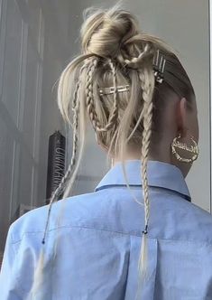 Rave Hair, Sleek Hair, Editorial Hair, Birthday Hair, Trendy Hairstyle, Hair Arrange, Hairstyles For Medium Length Hair, Work Hairstyles, Hair Stylist Life