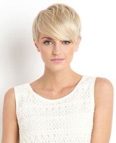 Magst Du schlichte und gepflegte Frisuren? 21 brave, aber sehr moderne Pixie Kurzhaarfrisuren Short Blonde Pixie, Kort Bob, Long Face Haircuts, Blonde Pixie Hair, Blonde Haircuts, Cool Short Hairstyles, Blonde Pixie Haircut, Blonde Pixie Cuts, Best Short Haircuts