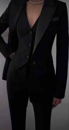 Woman In Suit, Mode Zara, Looks Chic, Professional Outfits, Fancy Outfits, Edgy Outfits, Suit Fashion, Dress Suits