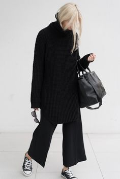 Curvy Fall Outfits, Minimal Outfit, Style Noir, Black Sweater, Minimal Fashion, Outfits Casuales, Black Outfit, Comfy Outfits