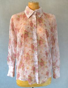 This stunning blouse is great for dressing up or dressing down.  Complete with a unique back yolk detail and three button cuff closure.  Size L Womens Blouses, Floral Button Up, Button Up Blouse, Dressed Down, Womens Clothing Tops, Blouses For Women, Button Up, Dress Up, Blouses