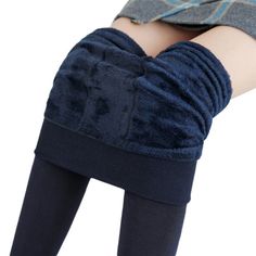 Need to warm your body during this winter, this fashionable legging is for you. Do you wanahavit? Cashmere Leggings, Thermo Leggings, Belle Silhouette, Fall Leggings, Thermal Leggings, Warm Pants, Womens Thermal, Hip Style, Warm Leggings