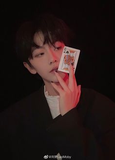 Male Dynamic Poses Reference, Playing Cards Reference Pose, Holding Coin Reference, Dynamic Poses Reference Male Figure Drawing, Card Holding Pose, Holding Cards Pose Reference, Holding Cards Reference, Holding Paper Reference, Pose Reference Photo Dynamic