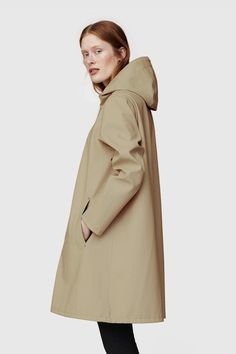 The Mosebacke sand raincoat is the A-line version of Stutterheim's iconic raincoat. This unisex model has a fashion forward silhouette, with a spacious cut. It is handmade in rubberized cotton, comes unlined and with welded seams. The finest craftsmanship is used to create this beautiful raincoat, here in sand with silver buttons and hemp strings. See other colors in the Mosebacke here! Moosebacke The model in the picture is 180 cm tall and she is wearing a size M. The Mosebacke coat is the firs Luxury Women's Raincoat For Outdoor, Luxury Waterproof Raincoat For Rainy Season, Luxury Long Raincoat For Rainy Weather, Luxury Casual Raincoat For Rainy Weather, Luxury Fall Travel Raincoat, Luxury Casual Raincoat With Drawstring Hood, Oversized Luxury Outerwear For Rainy Weather, Luxury Weatherproof Raincoat For Spring, Luxury Outdoor Raincoat With Pockets