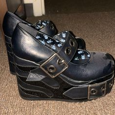 Size 7.. Never Worn. Skulls On The Inside. Comfortably To Wear And Walk In. Alternative Black Leather Heels, Alternative Style Black Leather Heels, Silly Shoes, New Rocks, Steampunk Shoes, Silly Clothes, Alt Clothes, Funky Shoes, Shoes Too Big