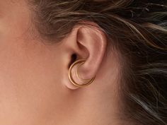 A truly modern moon ear climber in vermeil gold that will definitely make a statement on your ear! Hoop with a special twist that can be worn as an illusion earring as well as a  big stud moon earring AVAILABLE IN THREE COLORS gold-silver-black It comfortably stays stable so you may easily enjoy it all day long and you will be able to bend them a little for a tighter fit! I make these of vermeil gold on sterling silver base. You just need an earlobe piercing to wear them PLEASE BE ABSOLUTELY SUR Ear Crawlers, Ear Cuffs, Ear Climbers, Gold Ear Cuff, Ear Jacket, Gold Moon, Black Rhodium, Moon Earrings, Cuff Earrings