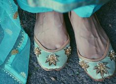 Wedding Shoes Designer, Punjabi Shoes, Indian Footwear, Indian Shoes, Punjabi Jutti, Embroidered Shoes, Girly Shoes, Bow Shoes