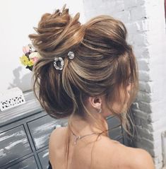 Loose Messy Bun For Prom Short Hair Top Knot, Finger Wave Hair, Asymmetrical Hairstyles, Top Knot Hairstyles, Updos For Medium Length Hair, Funky Hairstyles, Fringe Hairstyles, Wedding Hairstyles Updo, Medium Length Hair