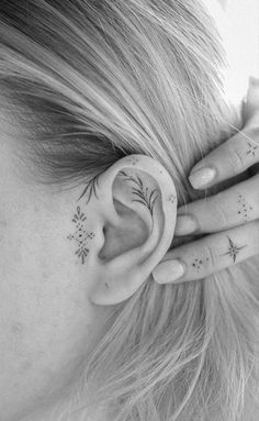 Ear tattoo Cartilage Tattoo, Tragus Tattoo, Inner Ear Tattoo, Tatoo Dog, Behind Ear Tattoos, Handpoke Tattoo, Spine Tattoos For Women, Classy Tattoos, Face Tattoos