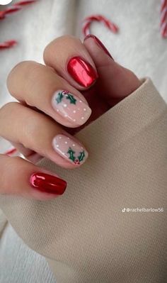 Gel Nail Designs December, Christmas Themed Gel Nails, Short Nails Inspiration Christmas, Chirmast Nails, Xmas Biab Nails, Christmas Nails Builder Gel, Biab Christmas Nail Design, Christmassy Nails Simple, Cute Nail Ideas For Christmas