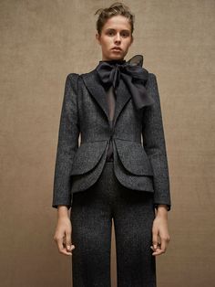 Stylish Business Outfits, Stile Casual Chic, Chique Outfit, Couture Mode, Woman Suit Fashion, Suit Fashion, Business Outfits, Office Outfits, Wool Blazer