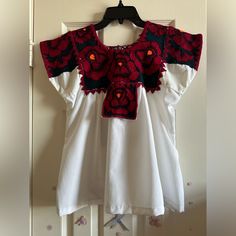 This Hand Embroidered Blouse Was Made In Oaxaca By Local Artisans. It Fits A Size Small Perfectly. It Is Brand New As Pictured. There Is A Small Stain Under The Embroidery As Pictured That Was Then When I Bought It. Hand Embroidered Blouse, Craft Fair, Local Artisans, Blouse Pattern, Embroidered Blouse, Craft Fairs, Lady In Red, Hand Embroidered, A Small