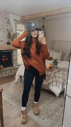 Simple Fall Fashion Women, Casual Holiday Outfits Plus Size, Yosemite Outfits Fall, Thanksgiving Outfits Women Casual Leggings, Warm Fall Aesthetic Outfits, Outfit For 30 Degree Weather, Winter Oversized Tshirt Outfit, Cute Casual Cold Weather Outfits, Womens Leggings Outfits Winter