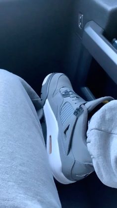 Jordan Aesthetic Shoes, Shoes Inspo Women, Nike Jordans Aesthetic, Shoes Aesthetic Pictures, Jordans Aesthetic, Shoe Pictures