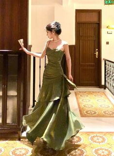 Debs Dresses Green, Prom Dresses Unique Vintage, Pleated Green Dress, Dark Green Dresses Prom, Floor Length Green Dress, Long Silk Prom Dress, Vintage Green Prom Dress, Whimsical Prom Dresses, Pretty Little Thing Dress