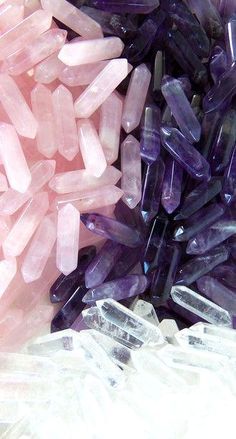 How to charge your crystals for optimal performance. Carcase Iphone, Crystal Vibes, Crystal Aesthetic, Pretty Rocks, Crystal Magic, Crystal Rose, Minerals And Gemstones, Rocks And Gems, Crystal Gems