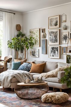 Incorporating Personal Touches into Contemporary Small Apartment Living Rooms and Bedrooms Meaningful Artwork, Apartment Decorating On A Budget, Stylish Apartment, Small Apartment Decorating, Affordable Decor, Minimalist Kitchen, Contemporary Living Room, Maximize Space, Minimalist Interior