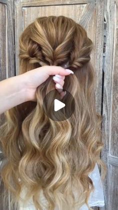 ᴀʟᴇxᴀɴᴅʀᴀ ᴡɪʟꜱᴏɴ📍ʀʜᴏᴅᴇ ɪsʟᴀɴᴅ on Instagram: "Some Holiday inspo for ya ❤️ . . #holidayhair #hairreel #hairtutorials #halfuphalfdownhairstyle #holidayhairstyle holiday hair, half up half down, hair tutorial, hair reel, holiday hair inspo"