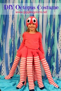 Handmade DIY Octopus Costume! #halloweencostume #costume #diy #halloween #octopuscostume Costume Halloween Famille, Under The Sea Costumes, Diy Costumes Kids Boys, Octopus Costume, Sea Costume, Diy Cape, Costume Carnaval, Halloween Fest