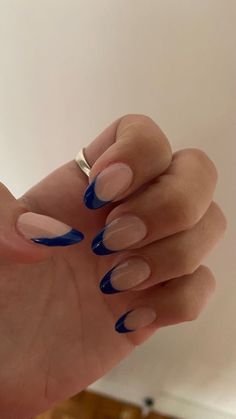 Navy And White Nails Acrylic, Navy Blue French Tip Nails Almond Short, Summer Nail Inspo Oval, Short Blue Almond Nails, Blue French Tip Almond Nails, Summer Nail Inspo Blue, Dark Blue Nails French Tip, Navy Blue French Tips, Navy French Tip Nails