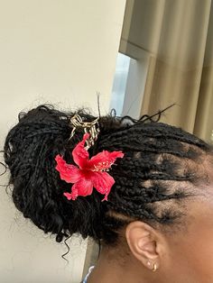 Flowers In Hair Aesthetic, Ethereal Hairstyles, Hair Type Chart, Flower In Hair, Hairstyle Inspo, Hair Flowers, Black Curly Hair, Black Hairstyles, African Hairstyles