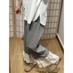 SPECIFICATIONSBrand Name: QWEEKStyle: CasualAge: MIDDLE AGEOrigin: Mainland ChinaCN: ZhejiangSeason: All seasonWaist Type: HIGHDecoration: LaceDecoration: PatchworkDecoration: vintageElasticity: Slight StrechFabric Type: BroadclothPattern Type: PlaidPant Style: Wide Leg PantsMaterial: PolyesterFit Type: LOOSELength: Ankle-Length PantsPlace Of Origin: China (Mainland)Closure Type: Elastic WaistGender: WOMENModel Number: MM0107Front Style: Flat 1Measurement In CM size Waist(cm) Hips (cm) Pant Length(cm) M 62 100 88 L 66 104 89 XL 70 108 90 XXL 74 112 91 XXXL 78 116 92 1. The size is Asian size, smaller than US, UK, Australia, EU size. Please choose larger size or tell us your height and weight, and we suggest a suitable size for you. 2. The data is manually tiled measurement, there is an err