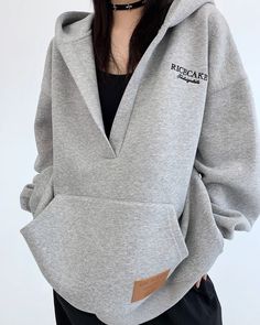 A sweatshirt hoodie with a relaxed silhouette that is extremely easy to wear.

The V-neck design is cute and makes it stand out from the rest.

As it has a simple design, it can be used in a wide range of situations, from casual to street style.
◾️Model
Height/Weight：158cm(62.2in)/40kg(88.1lb)
Fitting Size：L
◾️Material
cotton 



Cm(inches)
Length
Chest
Shoulder
Sleeve Length


M
70(27.5)
130(51.1)
63(24.8)
54(21.2)


L
72(28.3)
134(52.7)
64(25.2)
55(21.6)


XL
74(29.1)
138(54.3)
65(25.5)
56(22)


2XL
76(29.9)
142(55.9)
66(25.9)
57(22.4) Dark Clothes, Short Vest, Kangaroo Pocket Hoodie, Pocket Hoodie, Sweat Hoodie, New Pant, Short En Jean, Sweaters Knitwear, New T