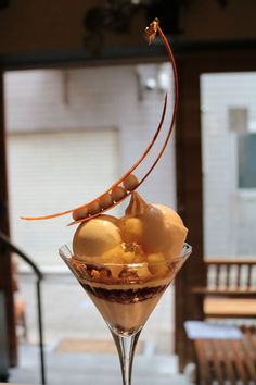 Western Foods, Chocolate Showpiece, Parfait Desserts, Dessert Presentation, Bistro Food, Glass Dessert, Homemade Crackers, Western Food, Fancy Desserts