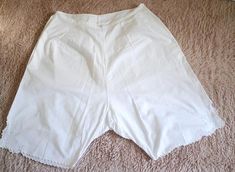 White Cotton Short Bloomers, Short Cotton Bottoms With Lace Trim, Cotton Shorts With Lace Trim For Daywear, Cotton Lace Trim Short Bottoms, Cotton Lace Trim Shorts For Daywear, Short Bottoms With Buttons For Daywear, Cotton Lace Trim Shorts, Short Daywear Bottoms With Buttons, Vintage White Cotton Shorts