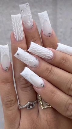 Nails Acrylic Christmas Coffin, Long Square Christmas Acrylic Nails, White On White Christmas Nails, Winter Nail Designs Long, Long Acrylic Christmas Nail Designs, Long White Christmas Nails, Nail Inspiration December, Xmas White Nails, White Nails With Designs Winter